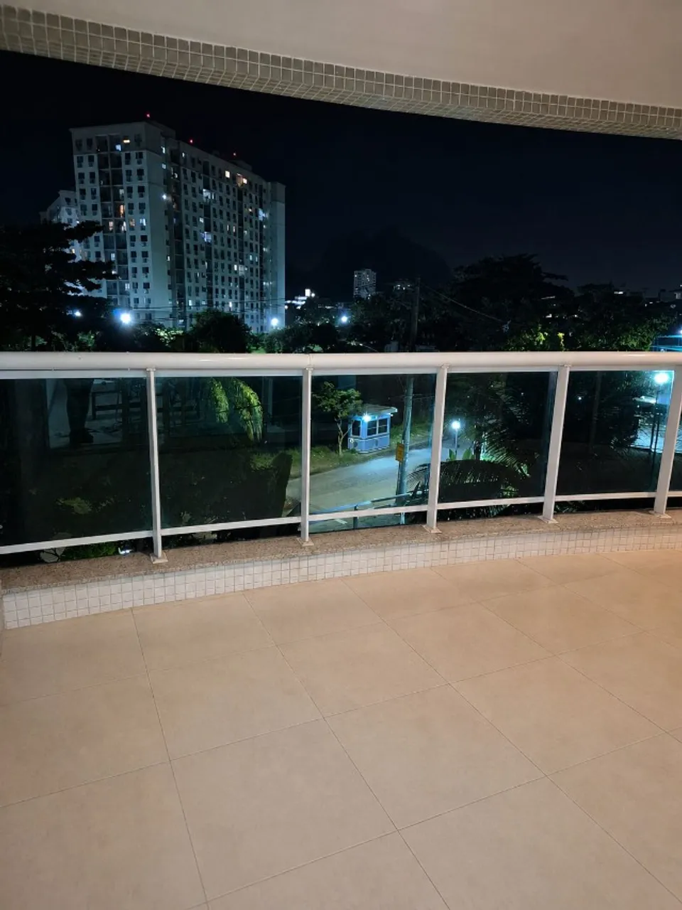 3-bedroom apartment in a building with a gym — photo 11