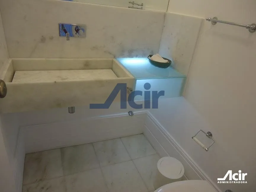 3-bedroom apartment with a water view in Rio de Janeiro — photo 14