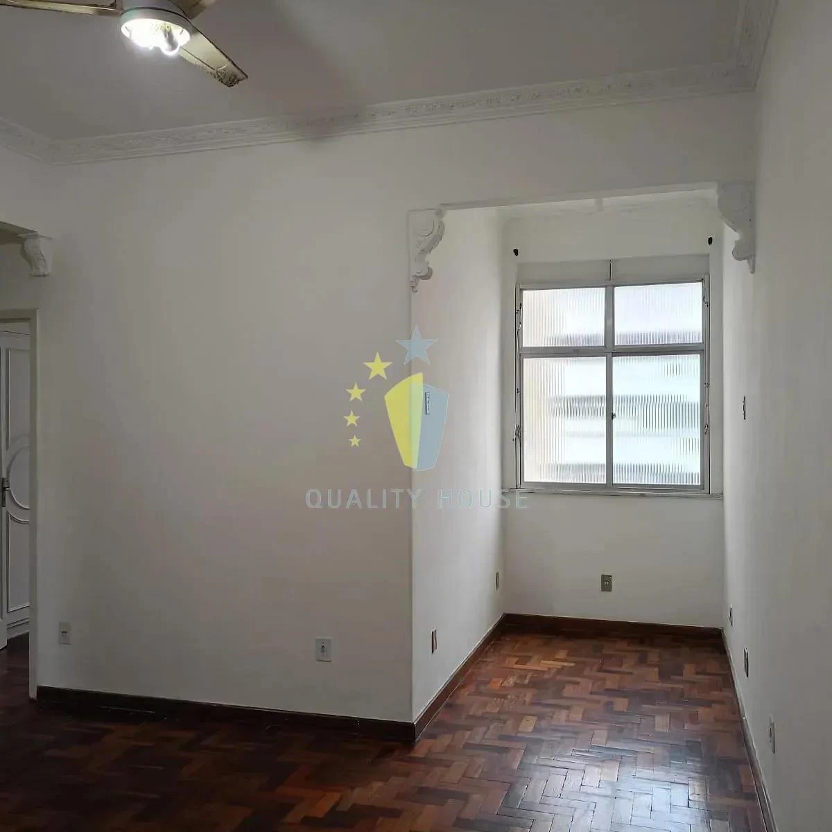 Дерев'яна підлога або ламінат та 1 спальня: квартира 45 м²