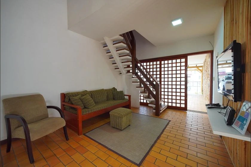House with 4 bedrooms and a private garden