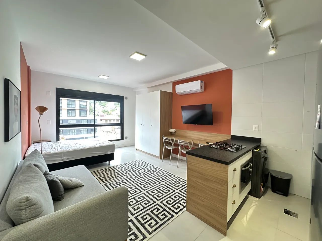 Furnished 1-bedroom apartment with a private garden — photo 6
