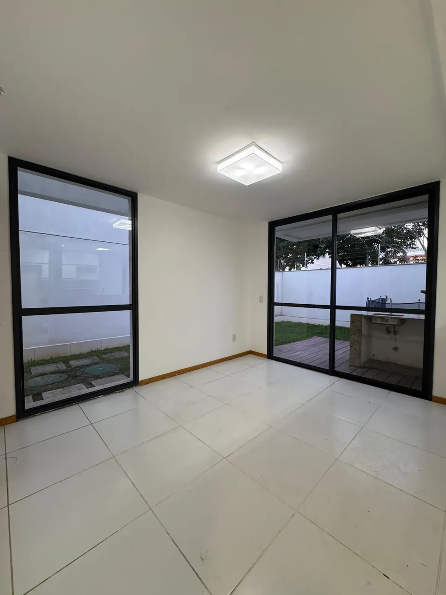House with 4 bedrooms and 5 bathrooms, balcony grill — photo 23