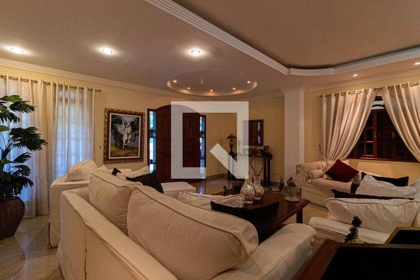 Casa para alugar com 4 suítes e 7 banheiros, 670 m²