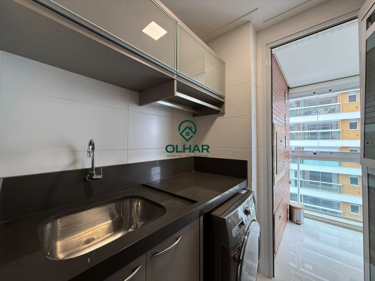 Glass-enclosed balcony in a 2-bedroom apartment, 93 m² — photo 21