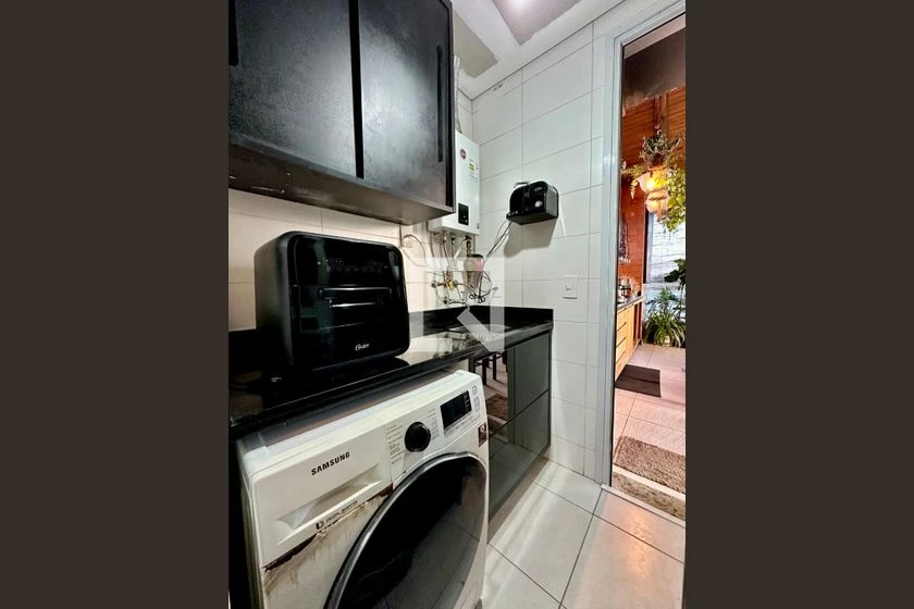 Furnished apartment with balcony and 2 en-suite bedrooms — photo 12