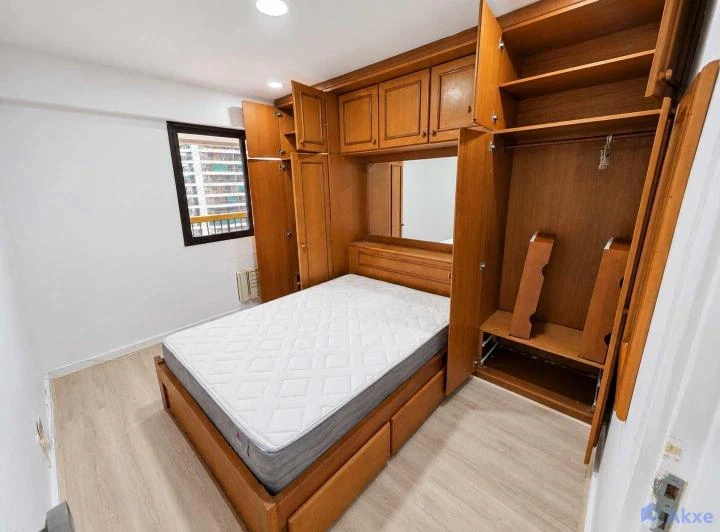Apartamento de 2 quartos com piso de madeira ou laminado — photo 3