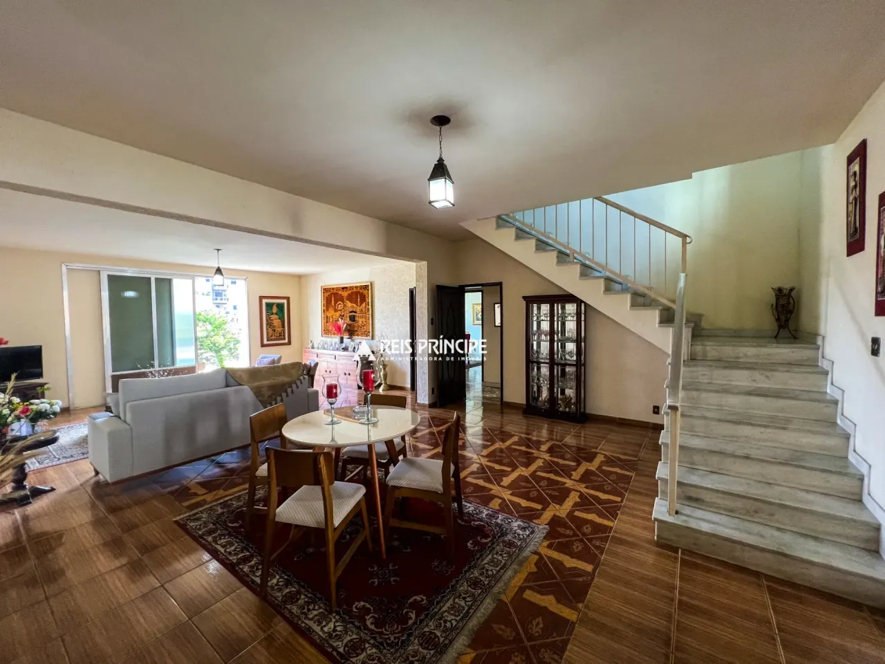 House with 4 bedrooms and a gas stove kitchen — photo 15