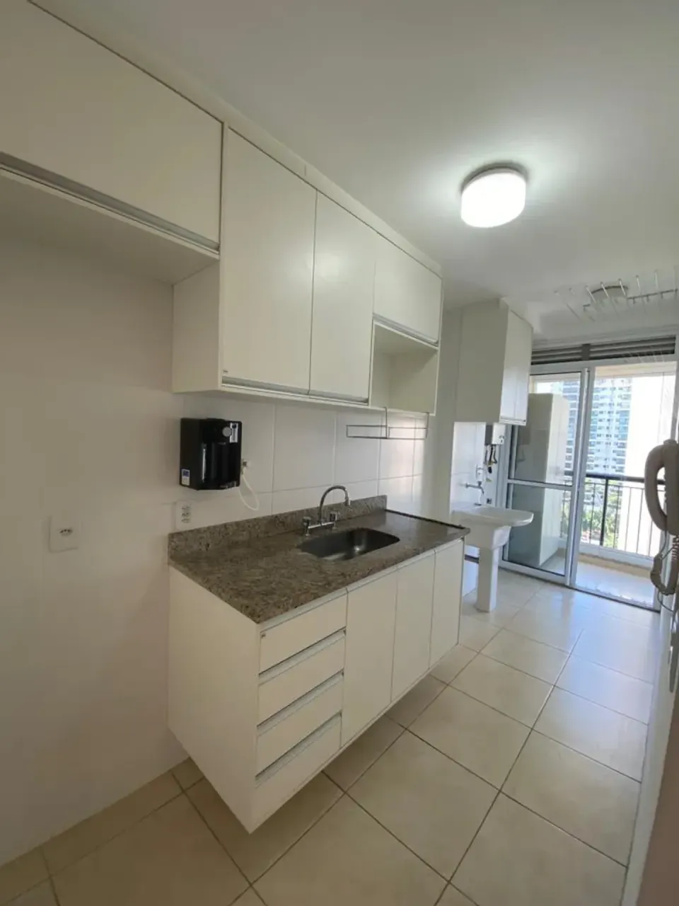 Apartamento com 2 quartos e varanda de vidro — photo 7