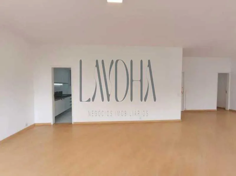 Apartment with 3 bedrooms and hardwood floors — photo 7