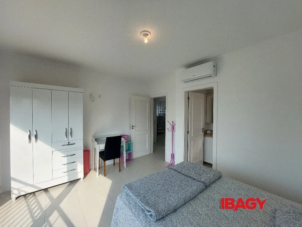 Furnished apartment with 3 en-suite bedrooms — photo 10