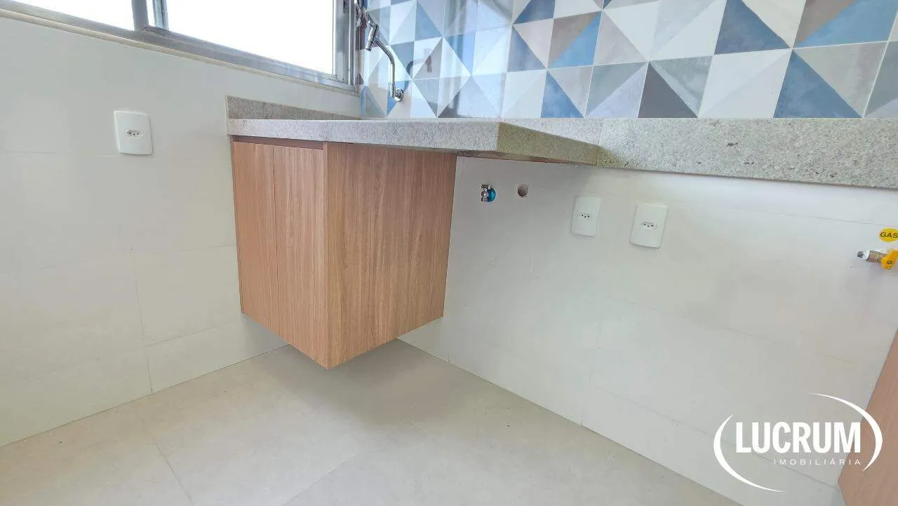 3-bedroom apartment with built-in storage and 3 baths — photo 24