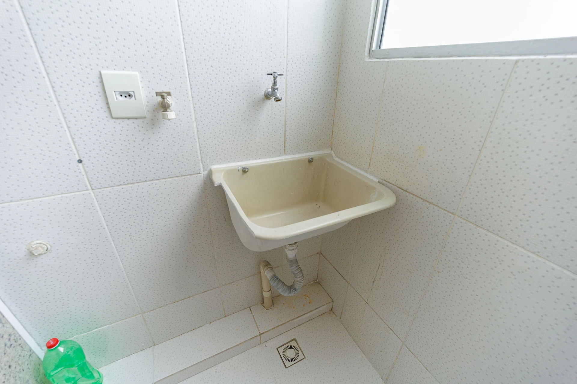 2-bedroom apartment in a building with a pool — photo 23