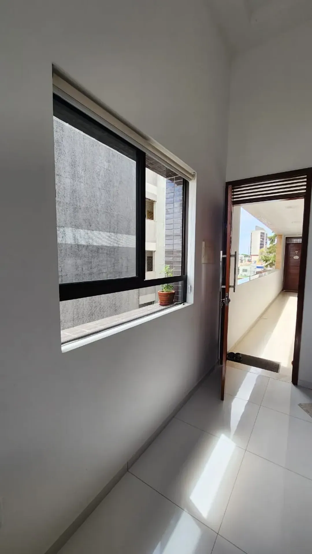 3-bedroom apartment with a washing machine in João Pessoa — photo 24