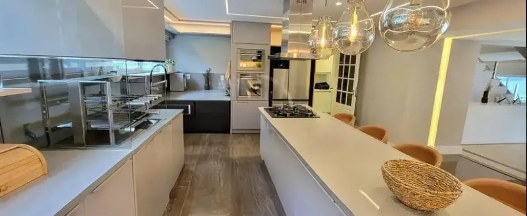 Rental house with 5 bedrooms and 5 bathrooms — photo 12