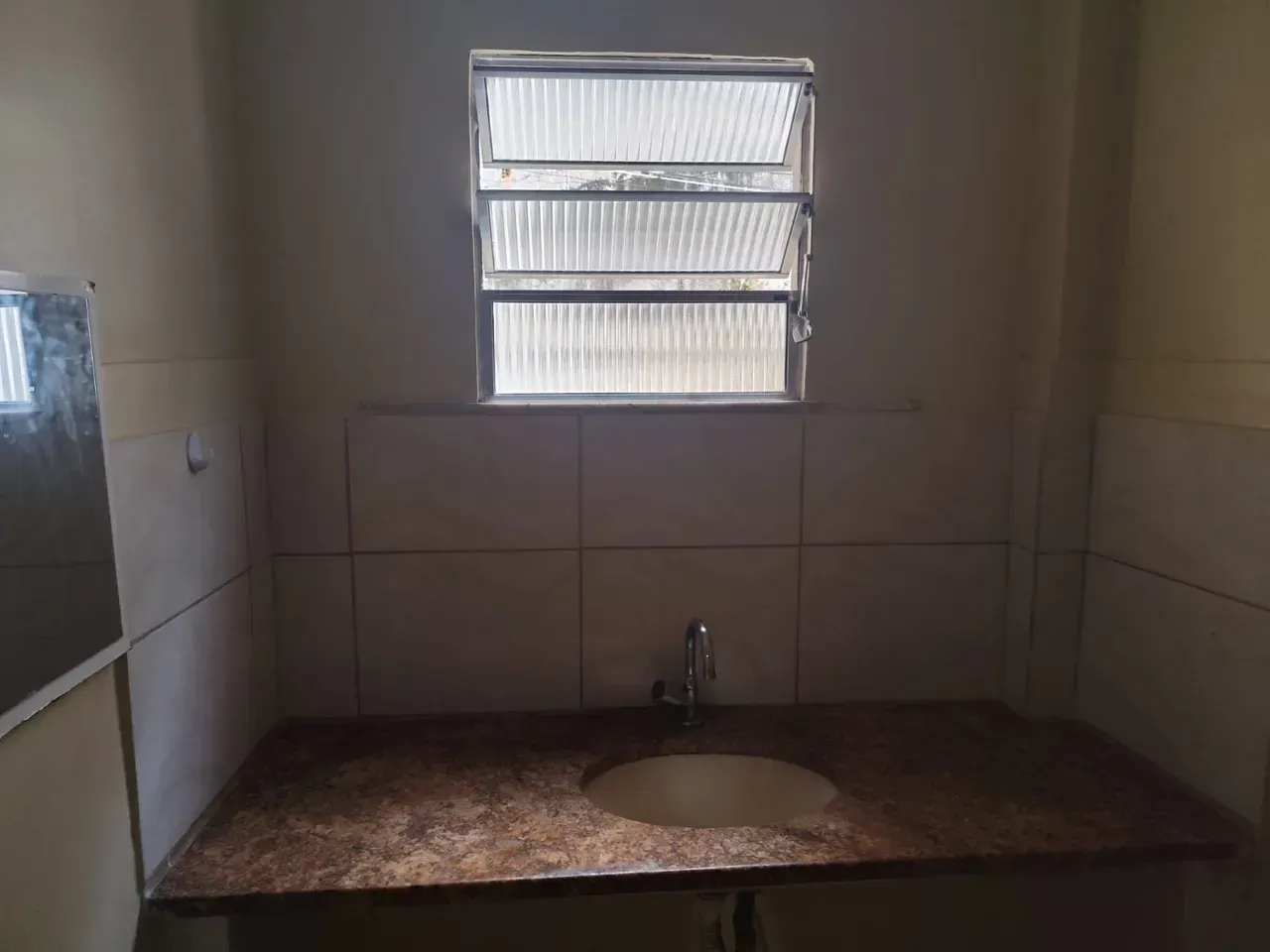 Unfurnished apartment with 2 bedrooms and a glass shower — photo 2