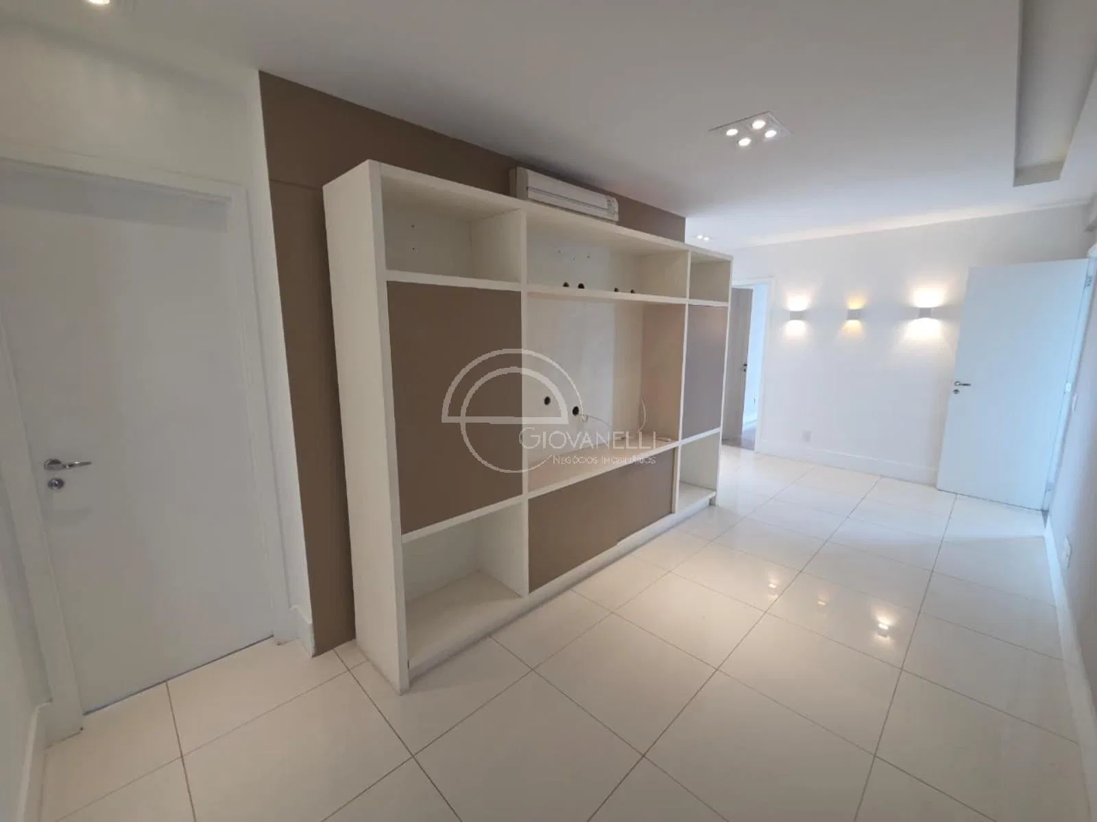 4-bedroom apartment with an enclosed gourmet balcony — photo 26