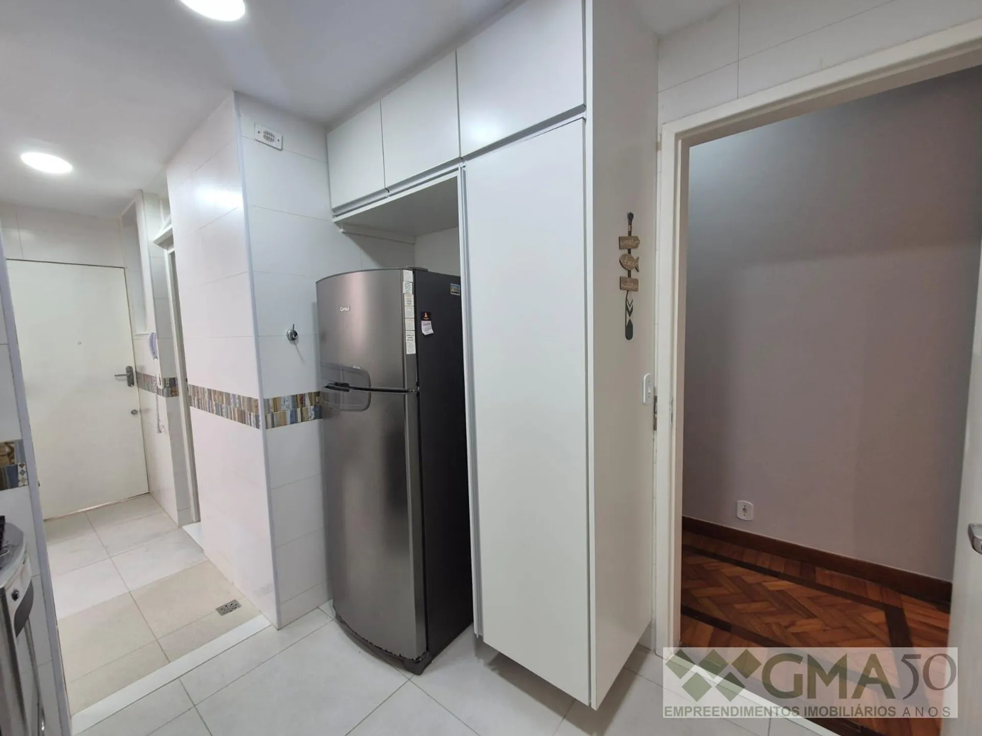 Furnished apartment, 90 m², with wood or laminate floors — photo 2