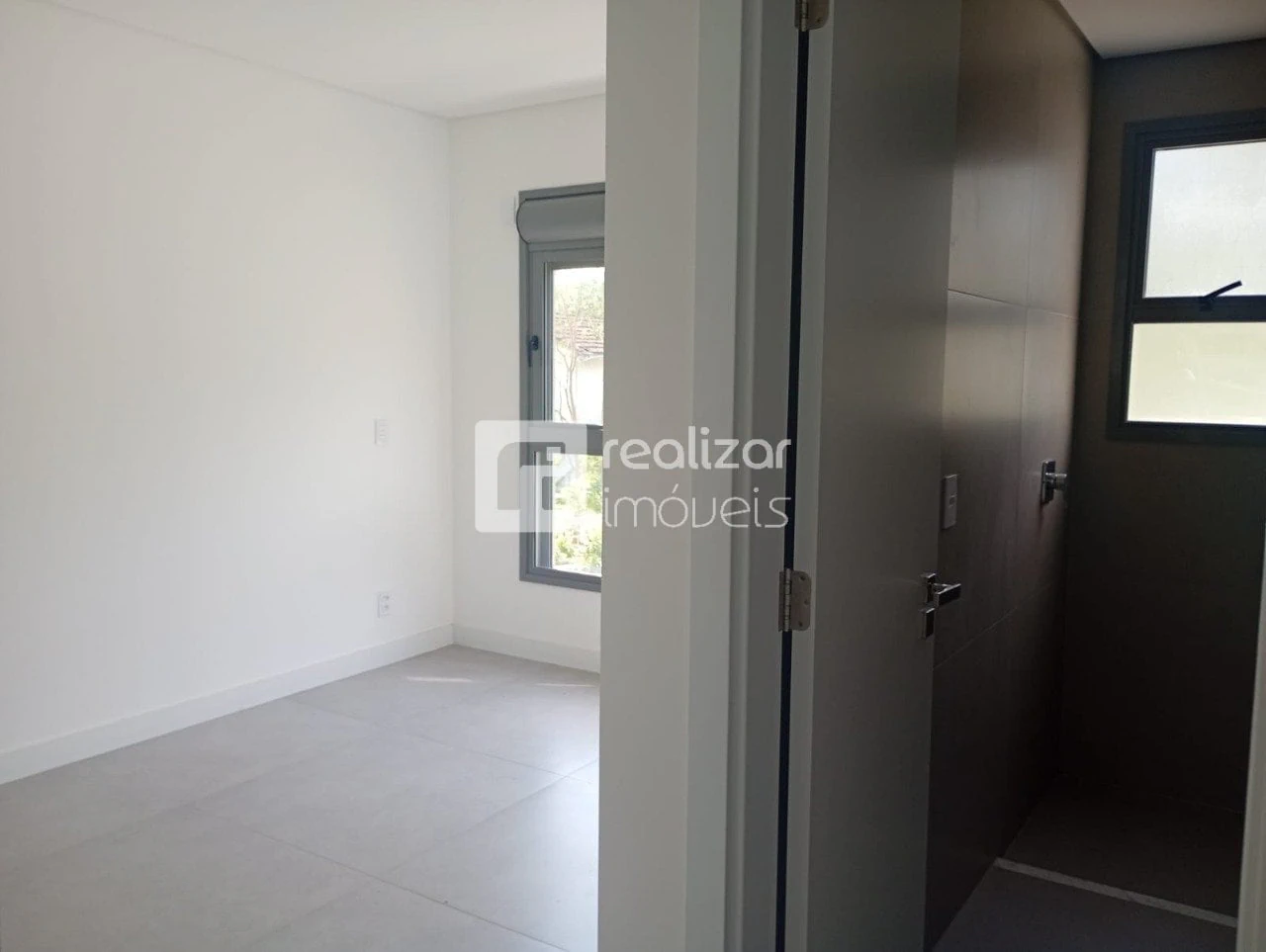 3-bedroom apartment with a water view in Florianópolis — photo 15