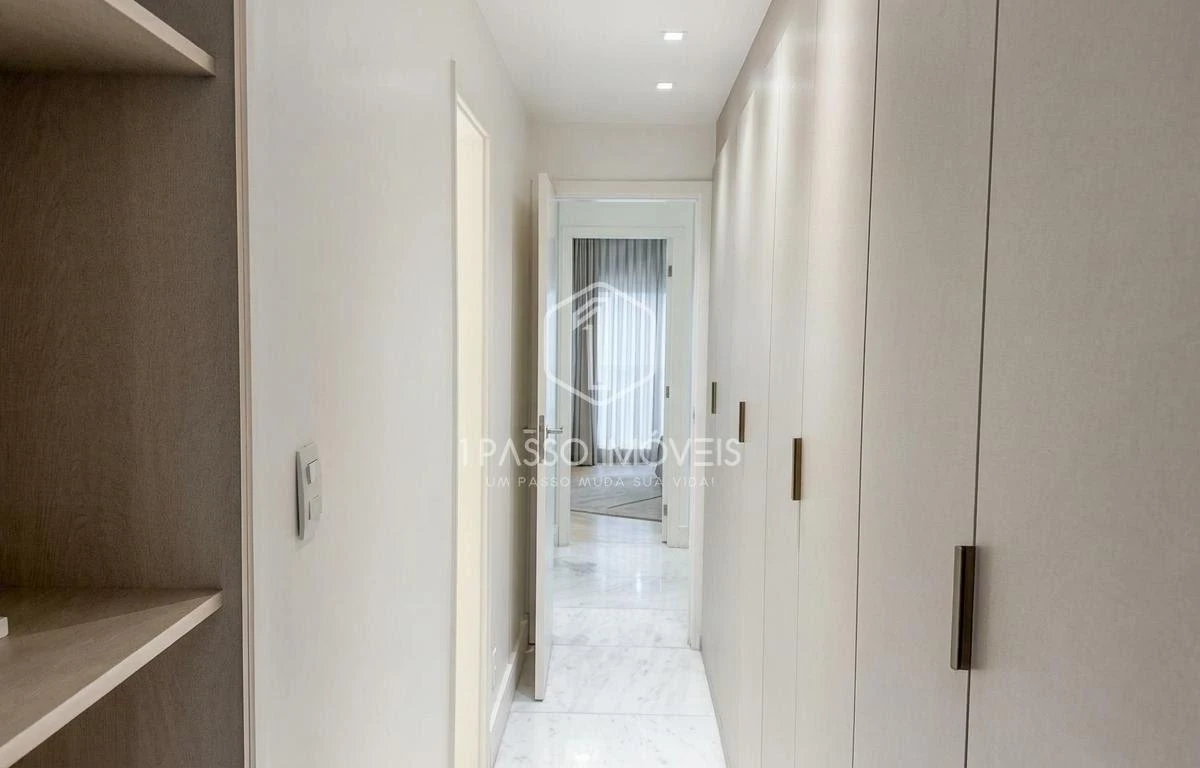 Furnished 140 m² apartment with 3 en-suite rooms and 2 spots — photo 17