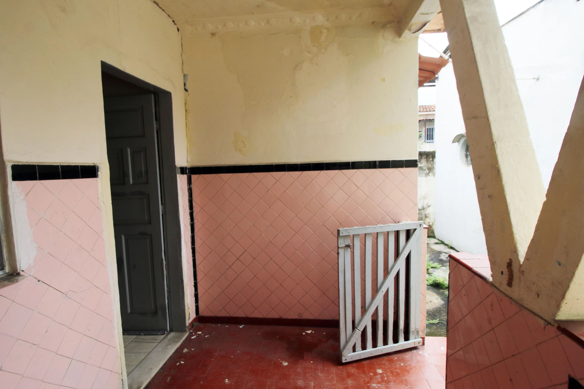 One-bedroom house with a garden — photo 28