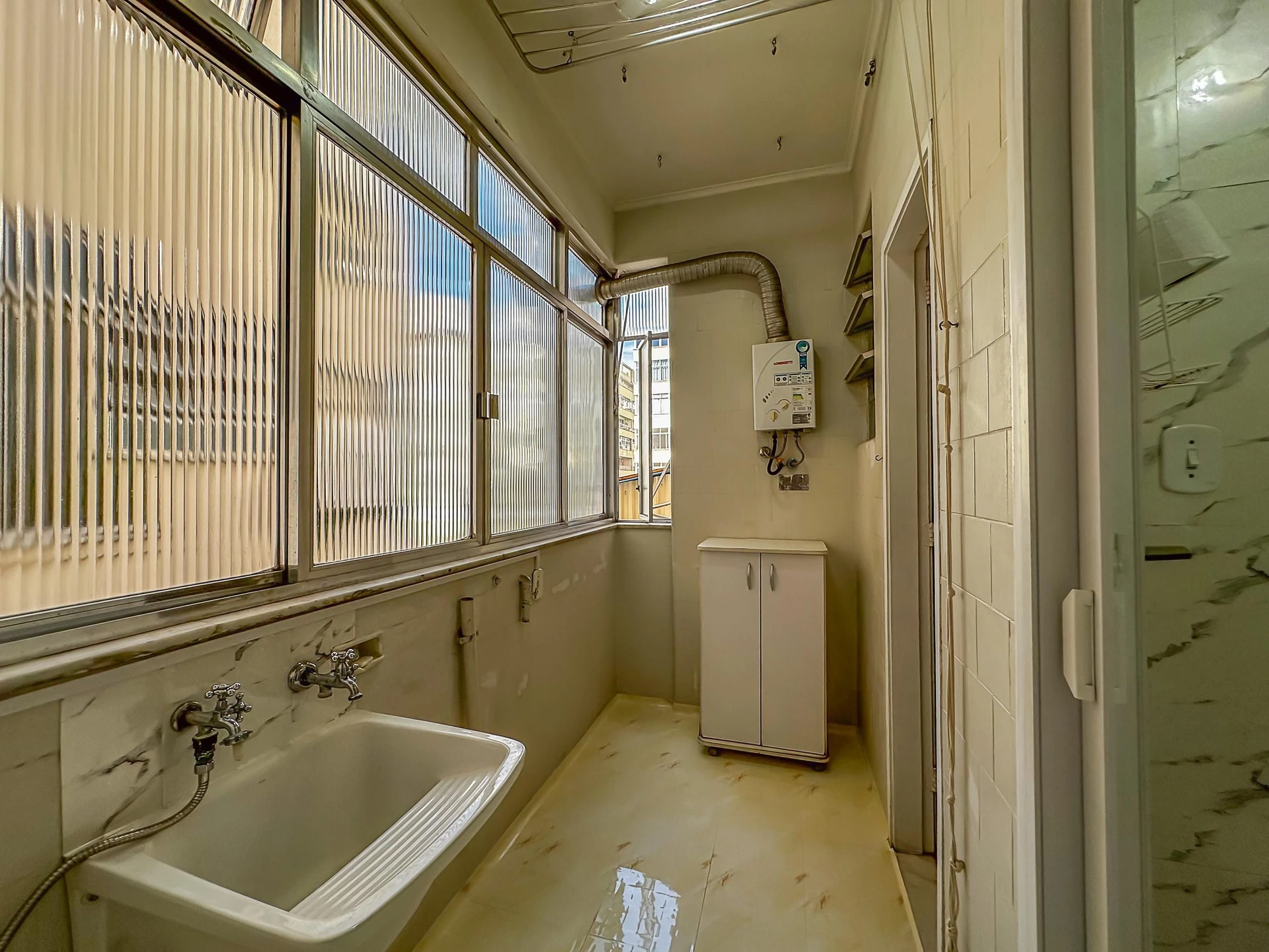 Apartment with 3 bedrooms and 2 bathrooms — photo 23