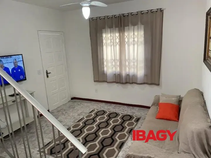 3-bedroom house with a water view in Florianópolis — photo 9