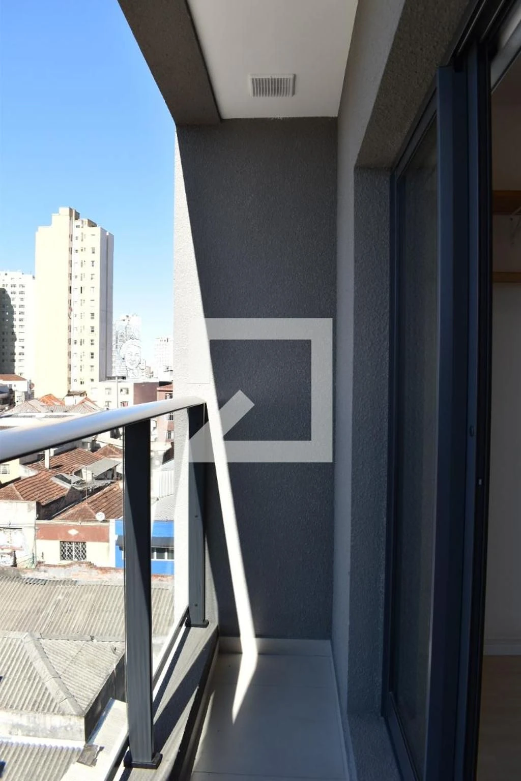 Студія 24 м² з пральною машиною та робочим місцем — photo 14