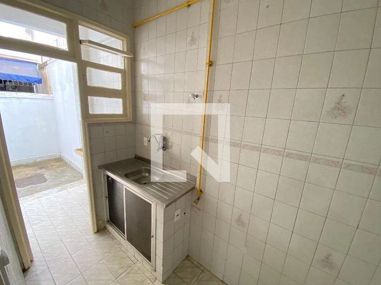 Wood or laminate floors in a one-bedroom apartment, 50 m² — photo 6