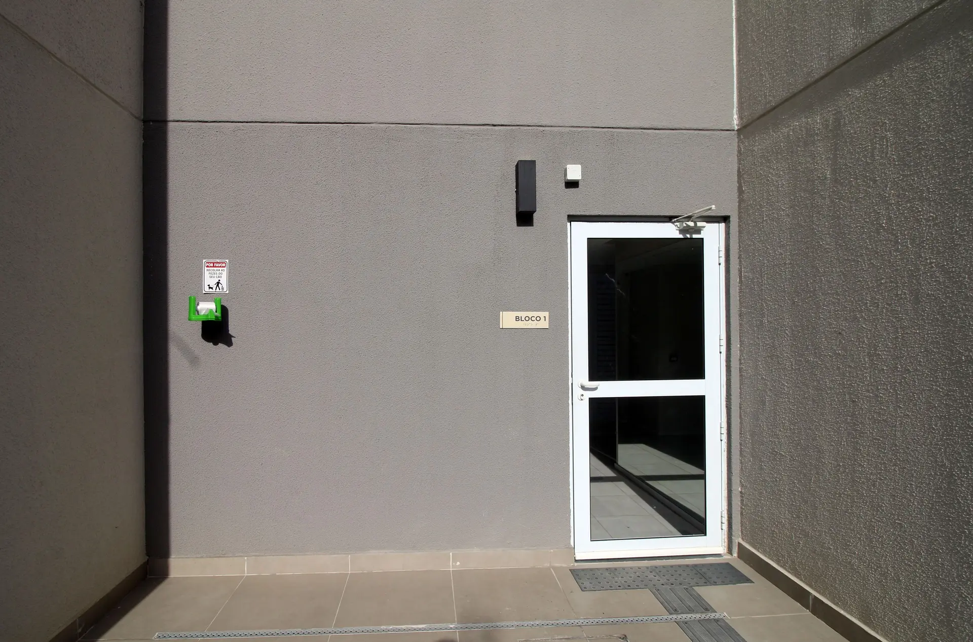 2-bedroom apartment in a building with a gym — photo 24