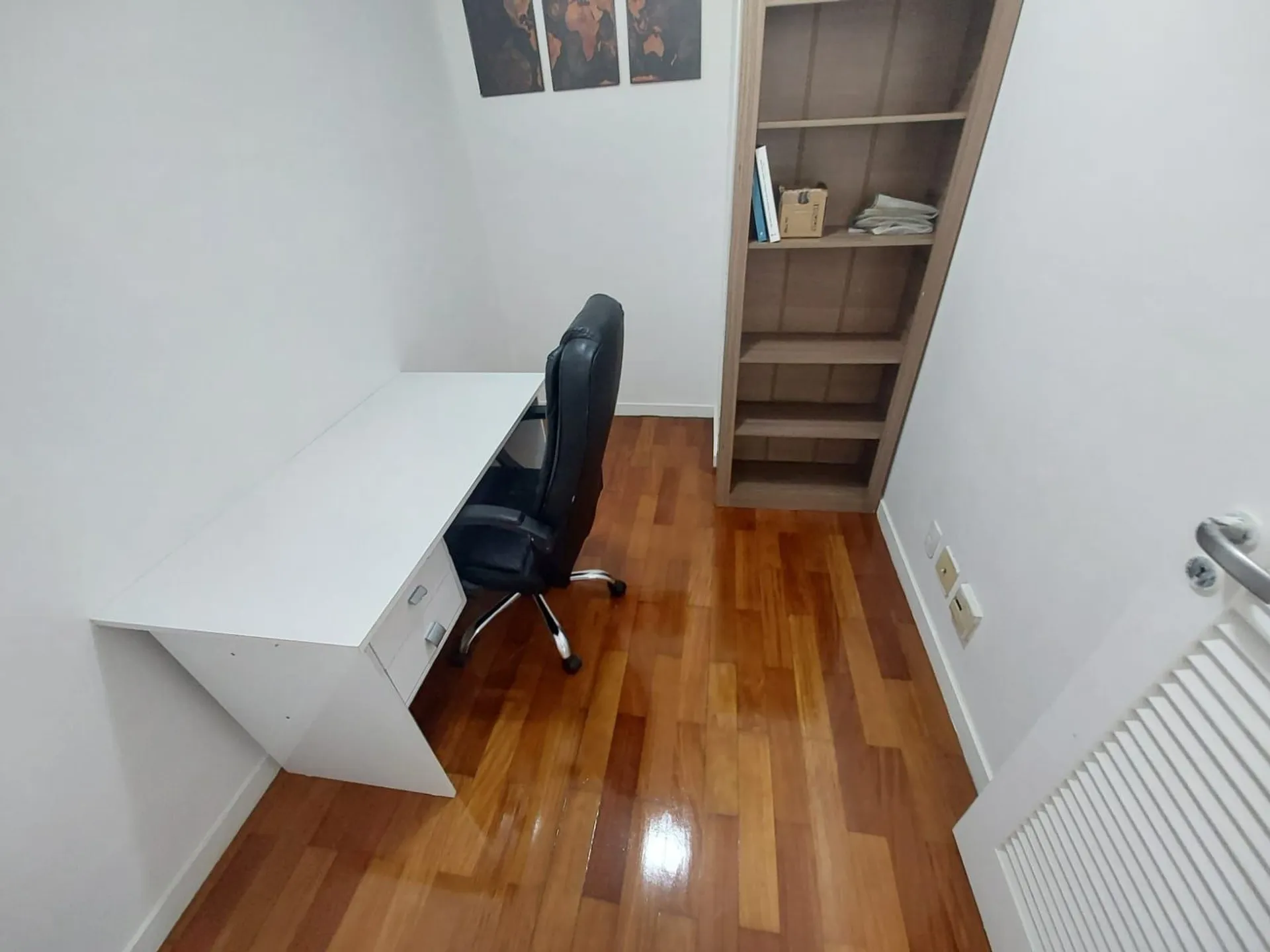 Furnished 2-bedroom apartment with a balcony — photo 23
