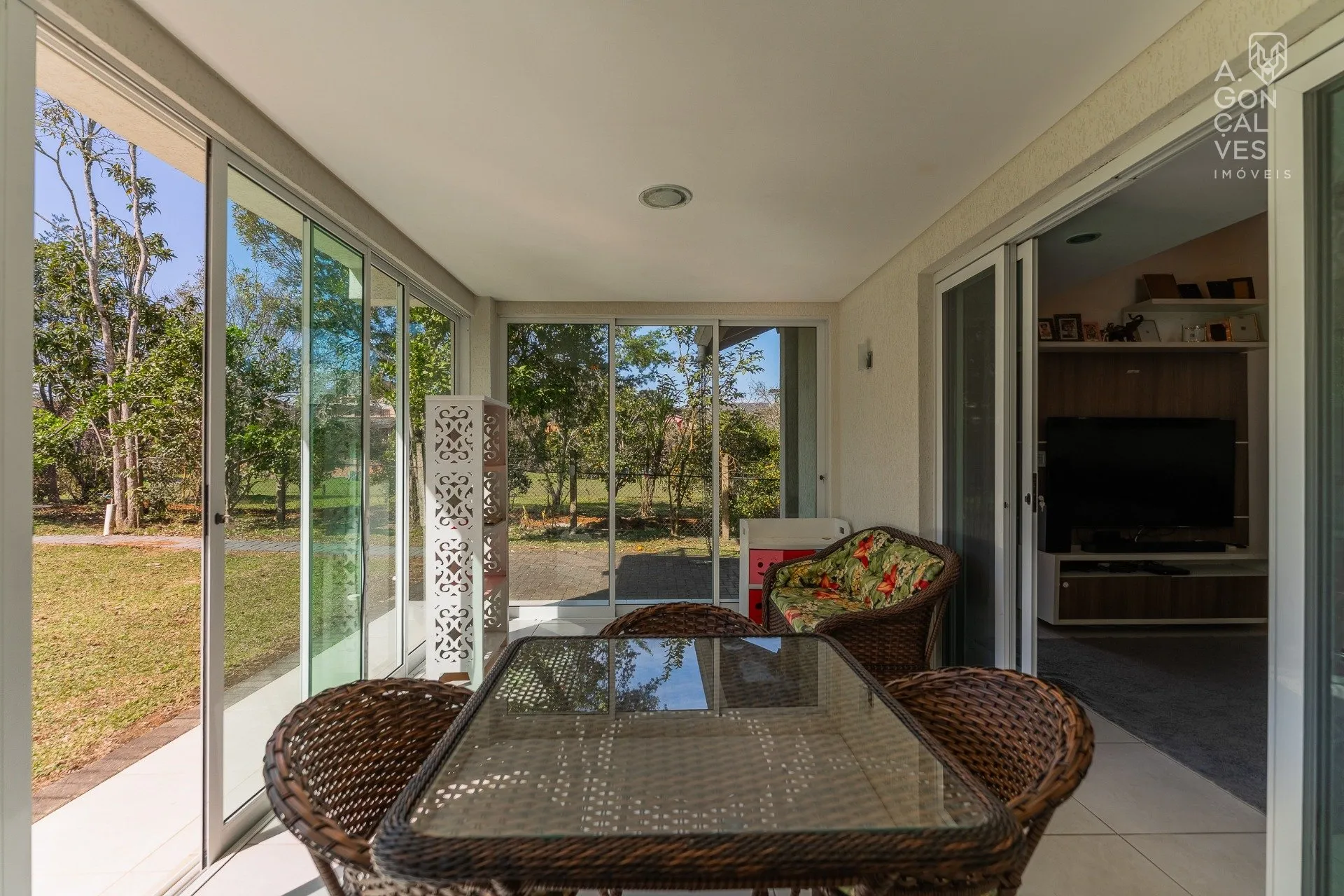 House with 4 bedrooms, 4 bathrooms and air conditioning — photo 13