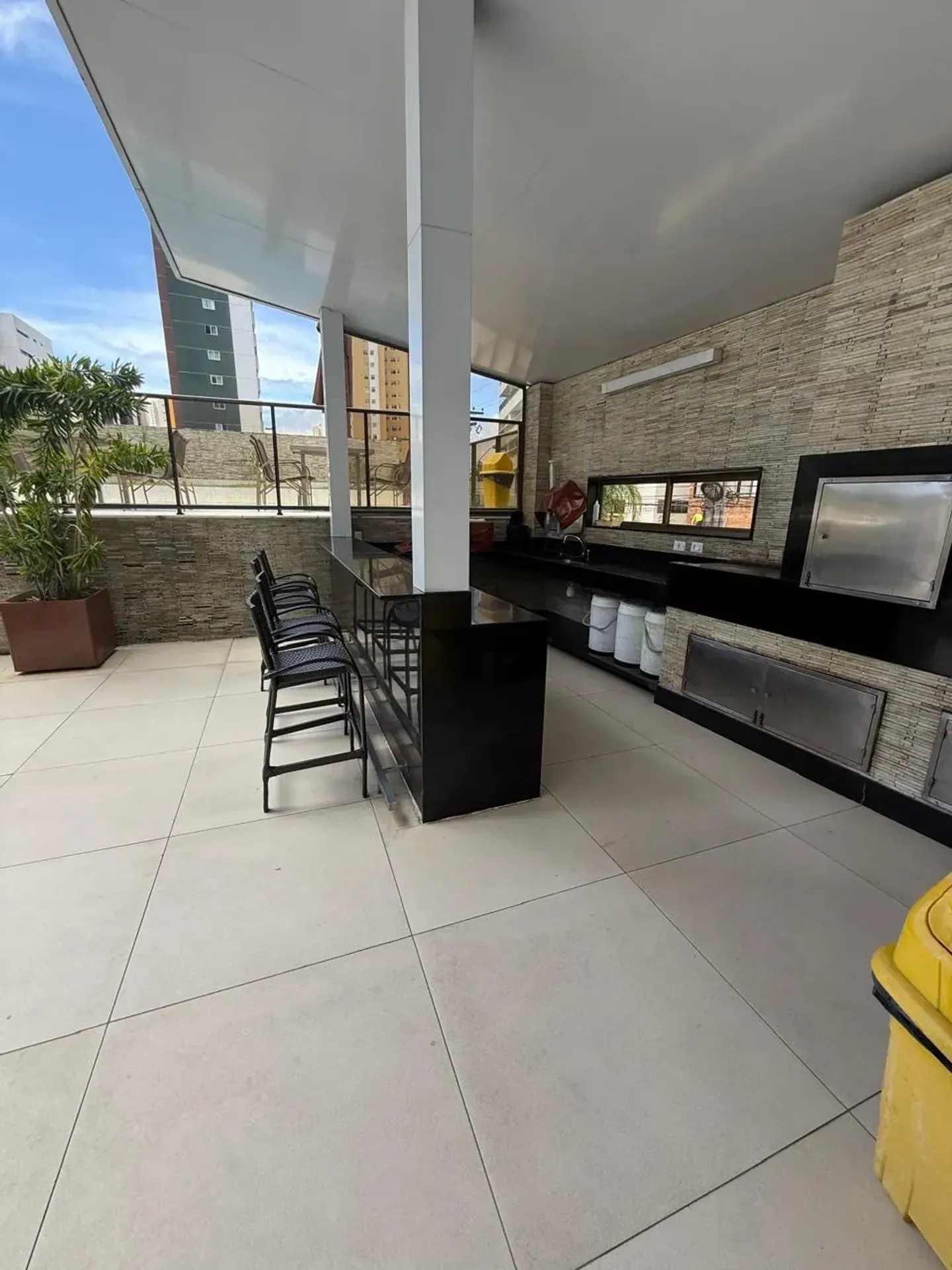 Furnished 175 m² apartment with 3 en-suite bedrooms — photo 18