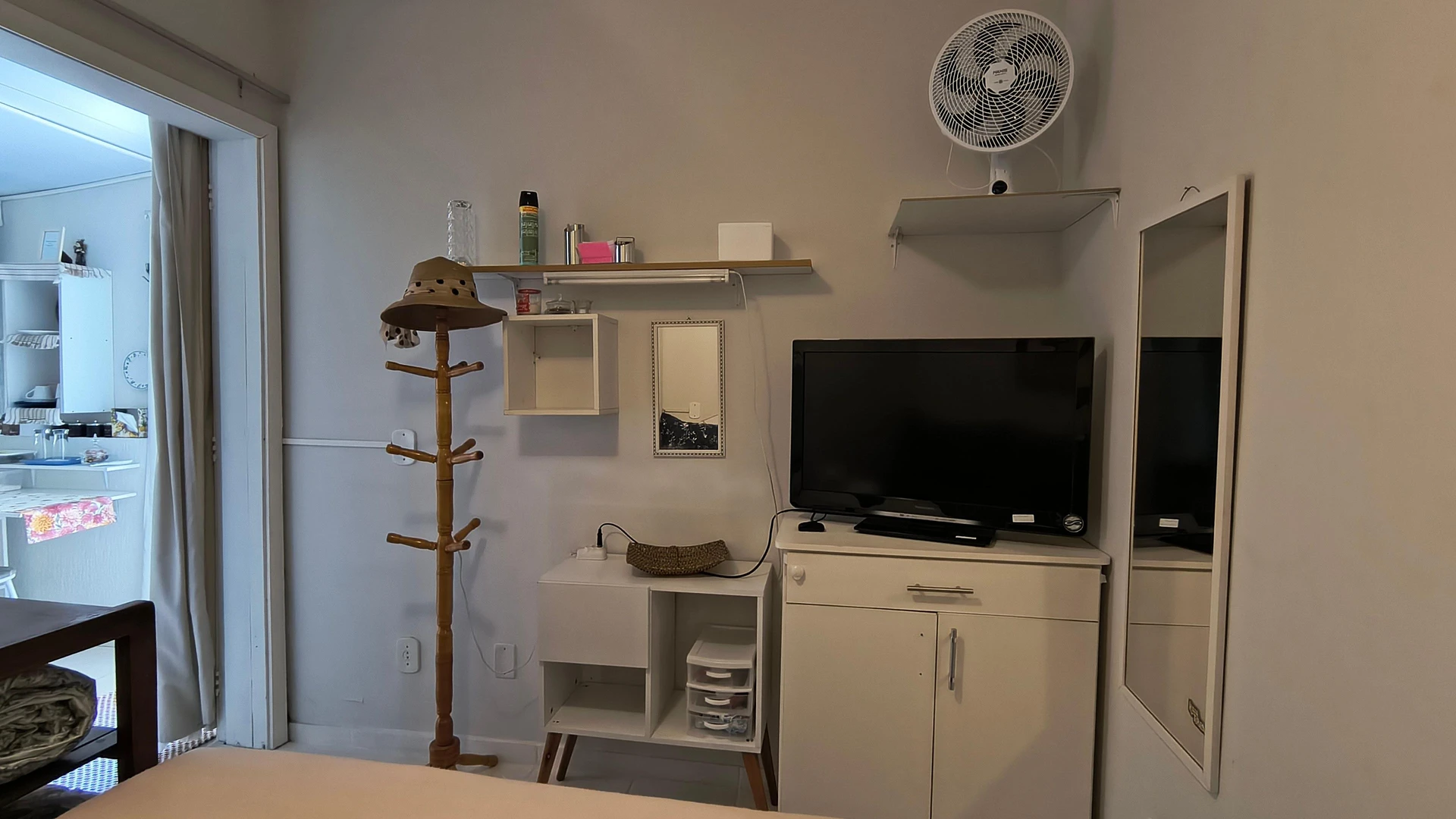 Apartamento mobiliado com mesa de trabalho e 4 quartos — photo 50