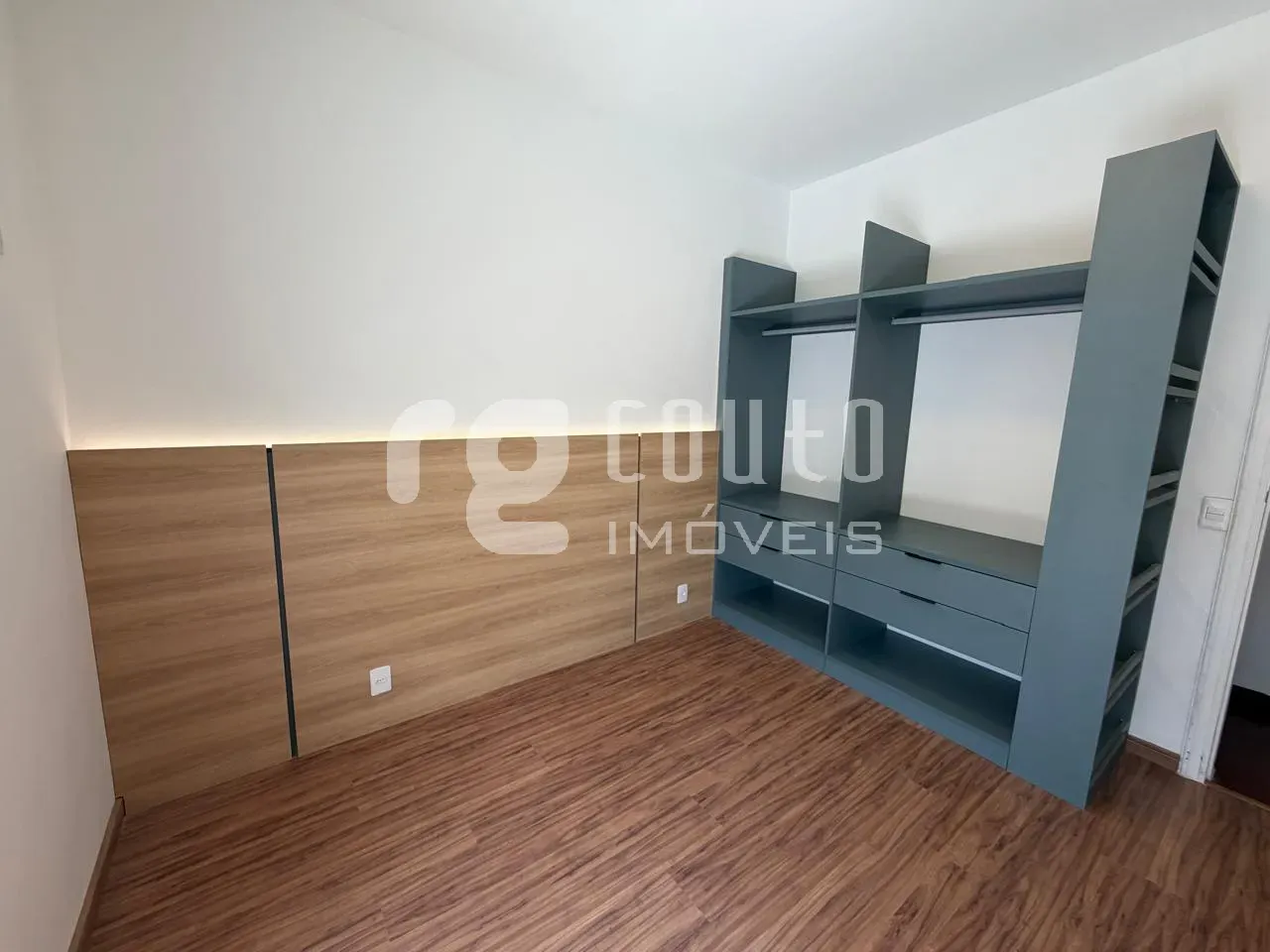 3-bedroom apartment with built-in wardrobes and balcony — photo 4