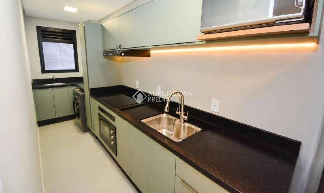 2-bedroom apartment in a building with a gym — photo 10