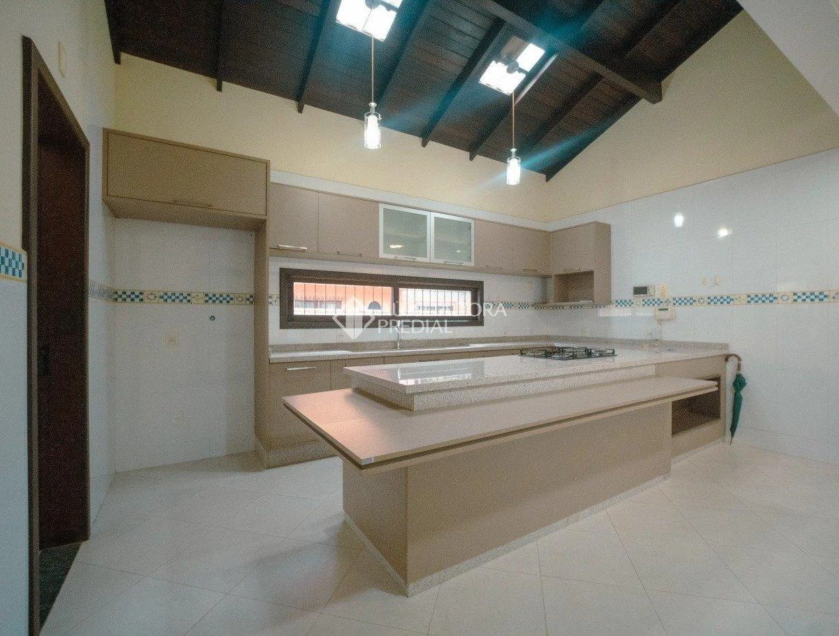 1723 m² house with a bathtub and a grill on the balcony — photo 2