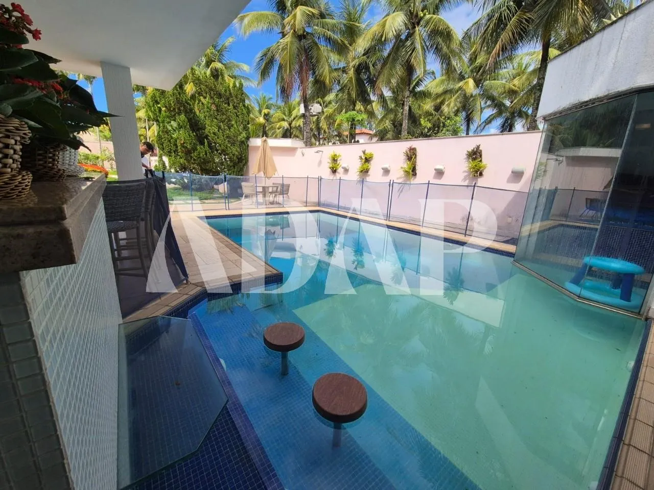 1253 m² house with 7 bedrooms and a private garden — photo 11
