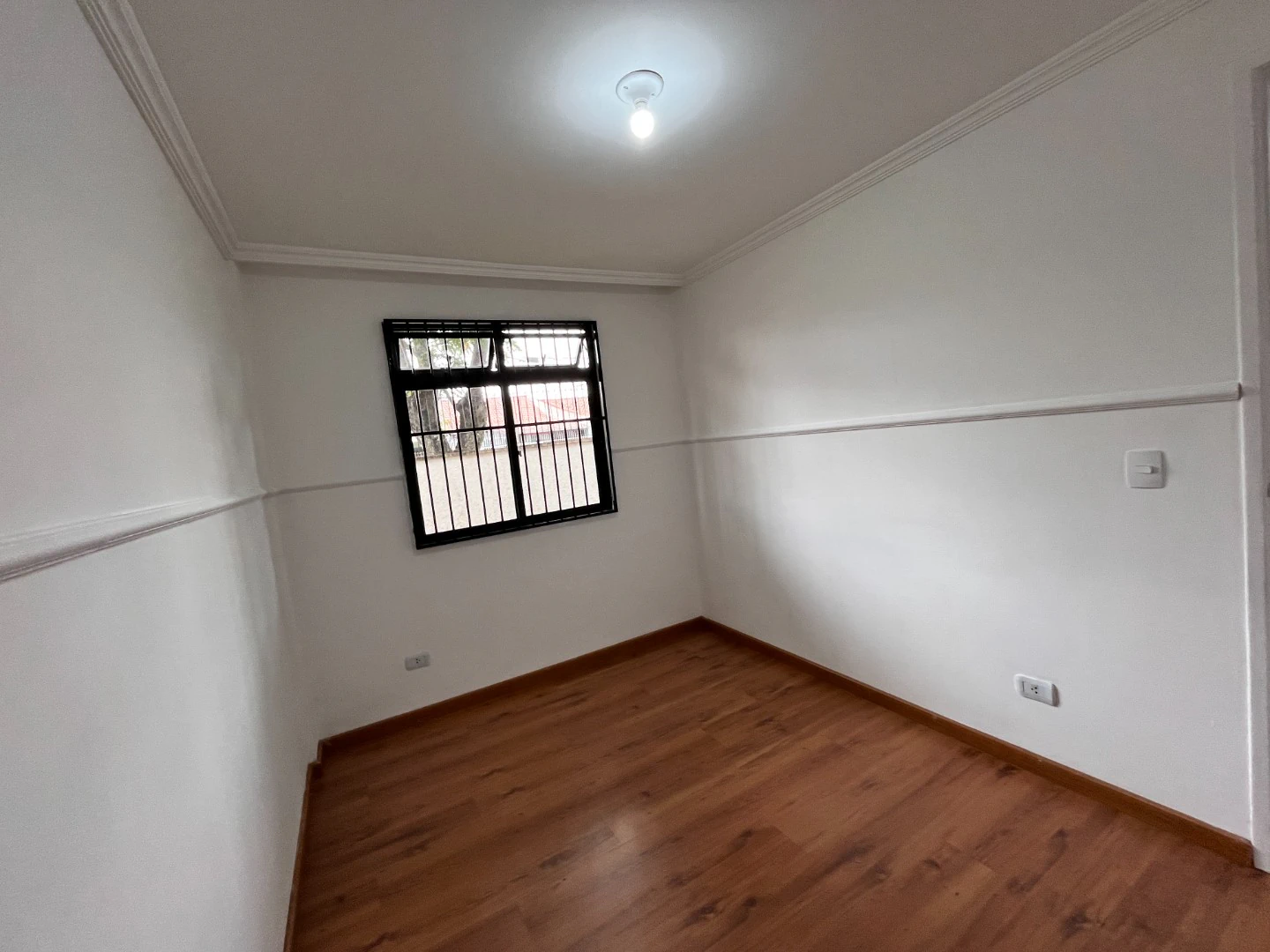 3-bedroom apartment with wood or laminate floors in Curitiba — photo 19