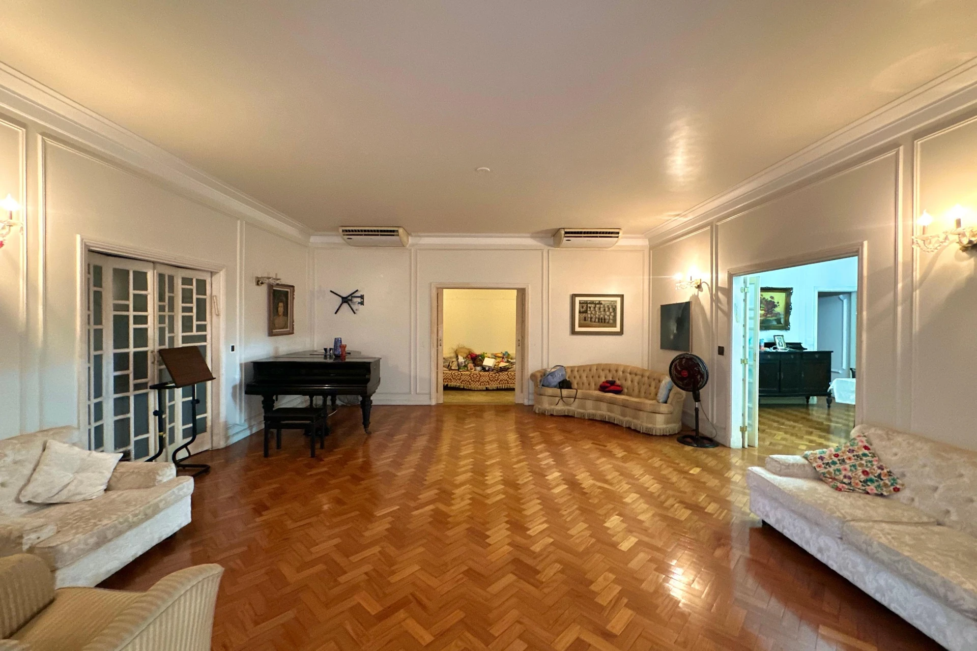 4-bedroom apartment with floor-to-ceiling windows — photo 3