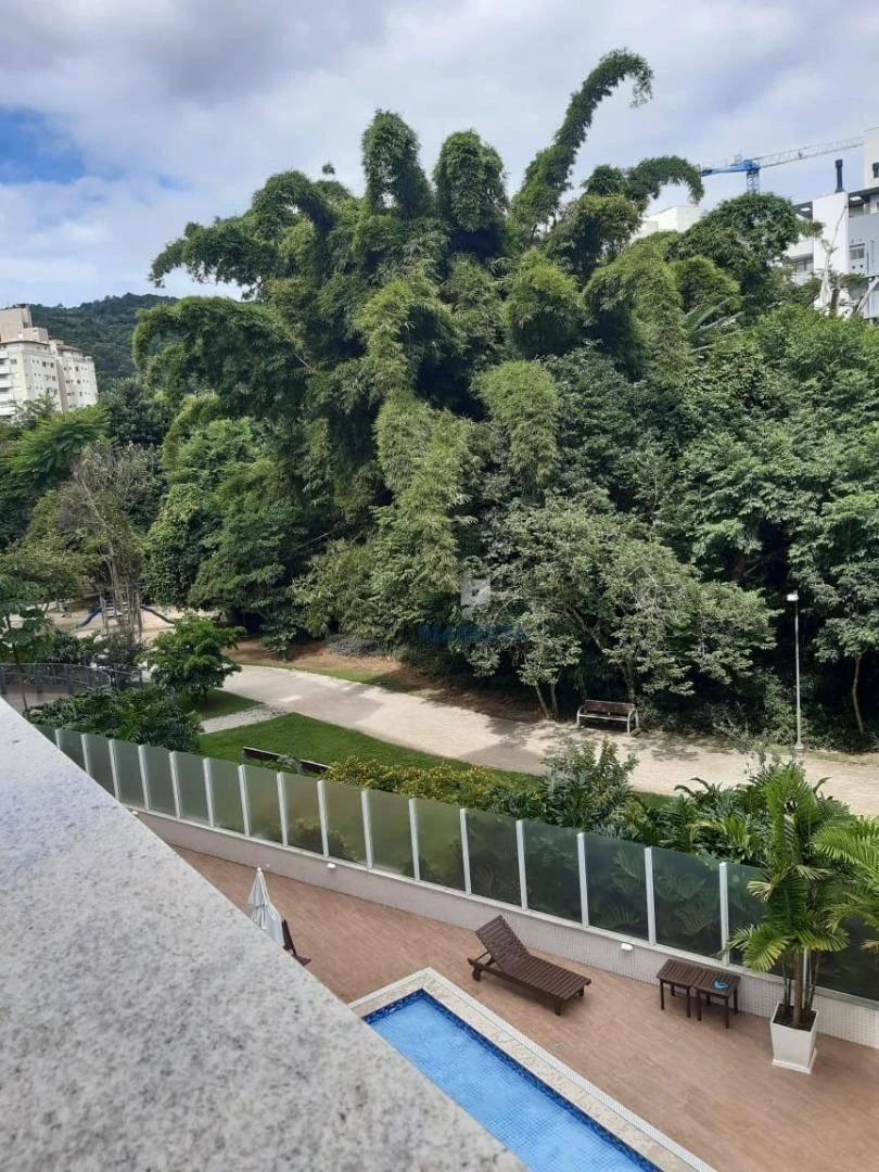3-bedroom apartment in a building with a pool — photo 12