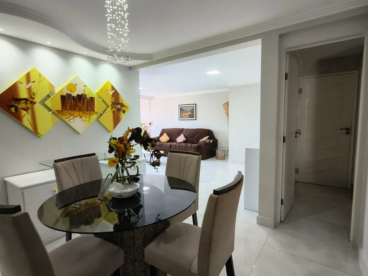 Furnished apartment, 112 m², with a glass-enclosed balcony — photo 6