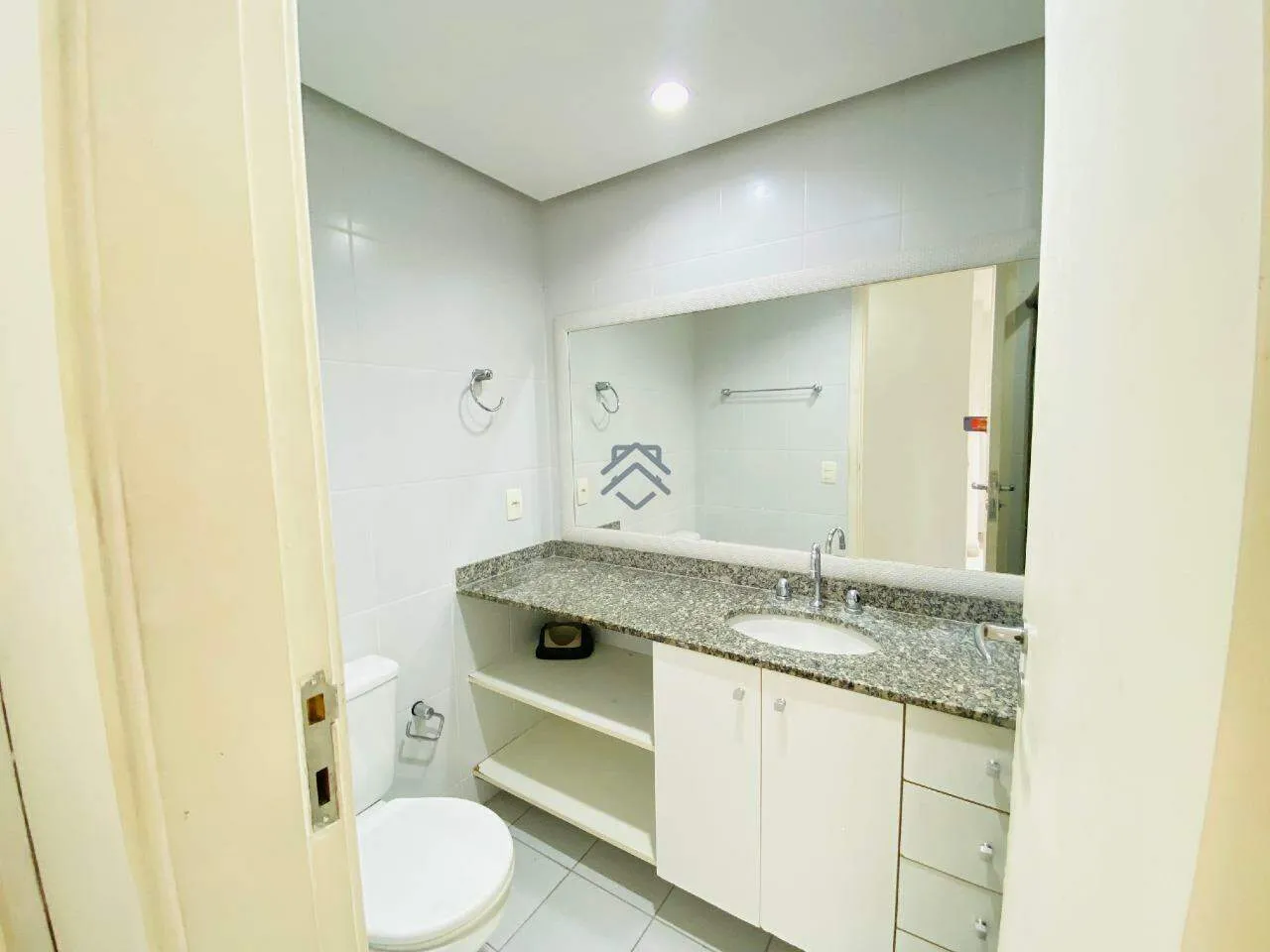 Unfurnished 2-bedroom apartment with 2 bathrooms — photo 20