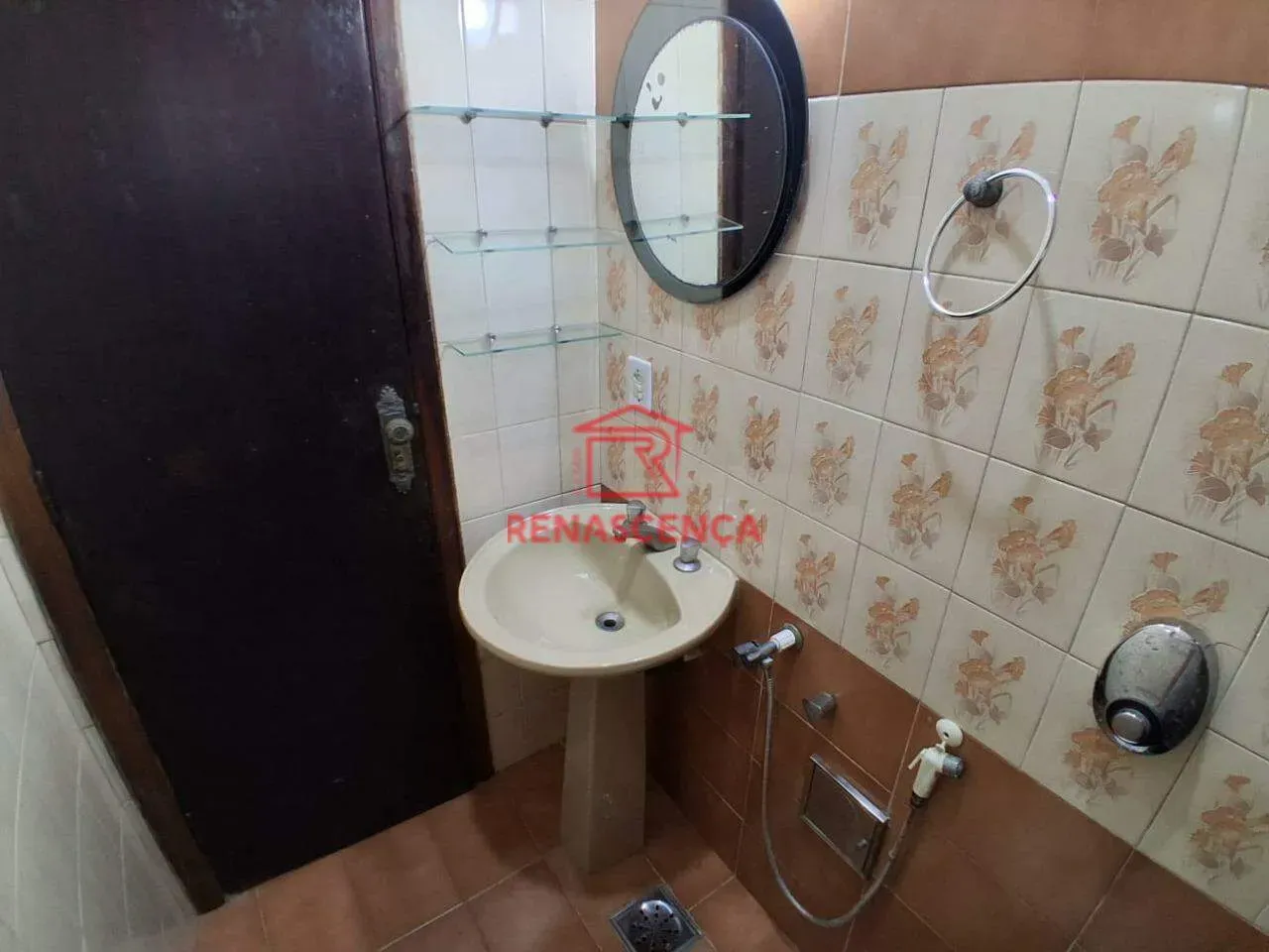 3-bedroom house, all with their own bathrooms, 329 m² — photo 27