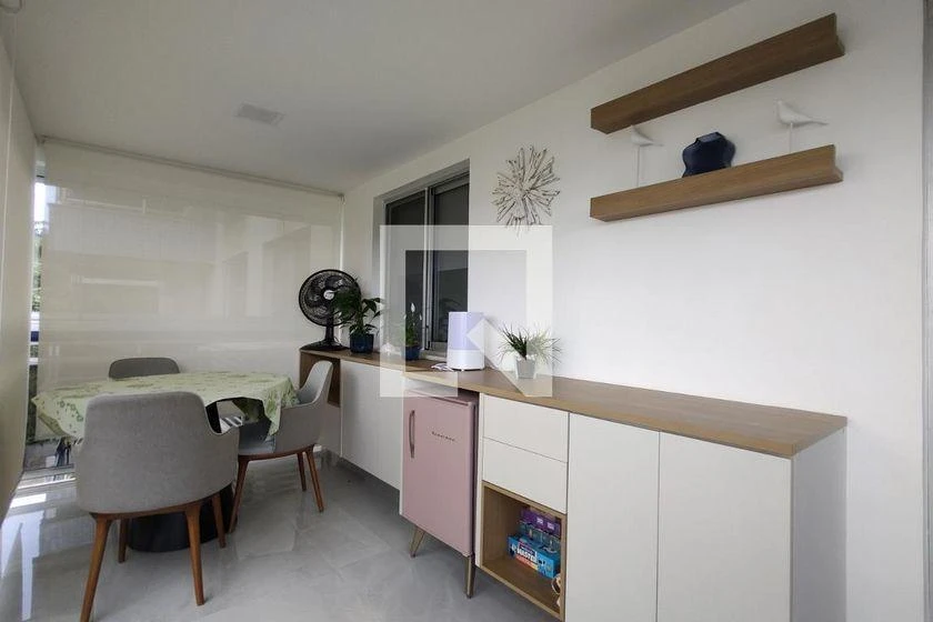 3-bedroom apartment with a walk-in closet — photo 3