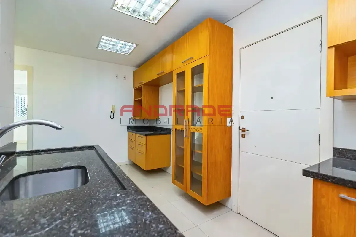 Apartment with 3 bedrooms and glass balcony — photo 20
