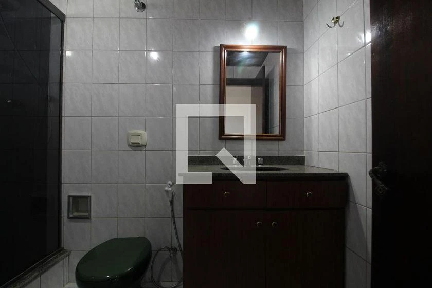 265 m² house with a home office and a bathtub — photo 38