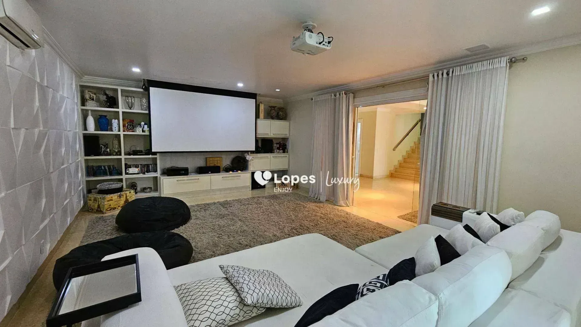 Furnished house with 6 en-suite suites and a private pool — photo 21