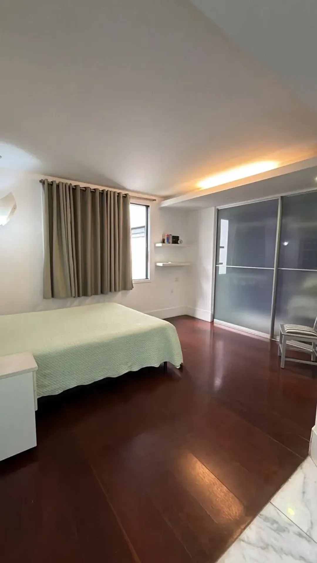 Furnished apartment with 4 bedrooms and open-plan kitchen — photo 49