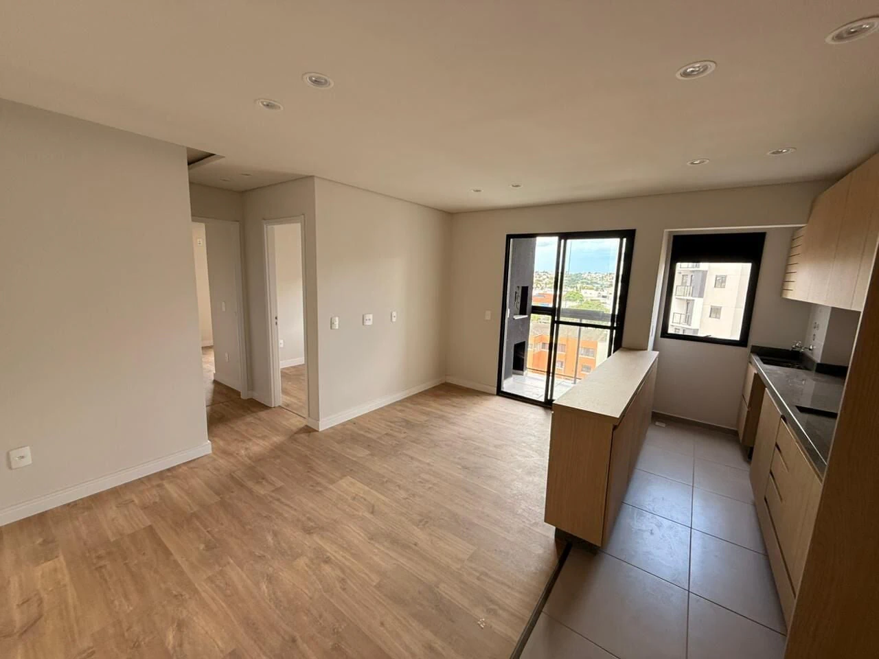 Balcony with a grill in a 2-bedroom apartment, 49 m²