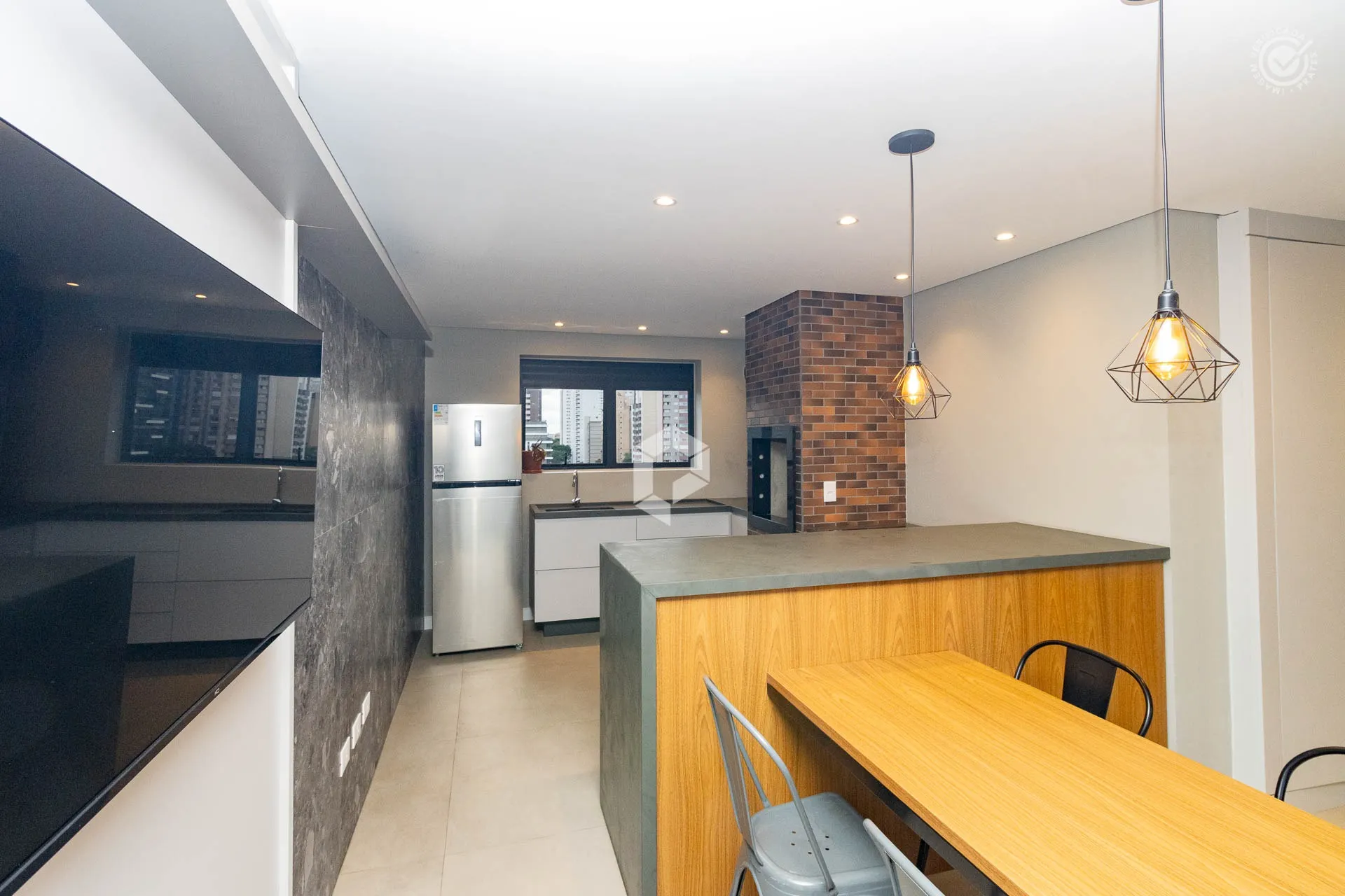 Furnished 1-bedroom apartment with a compact kitchen — photo 22